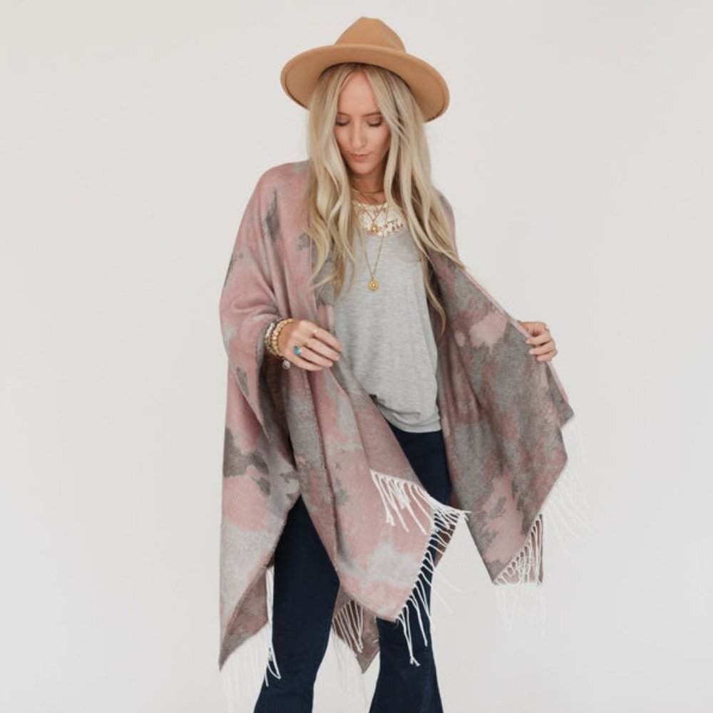✨BNWT - Marble Ruana Wrap with Tassels - One Size Fits All ✨